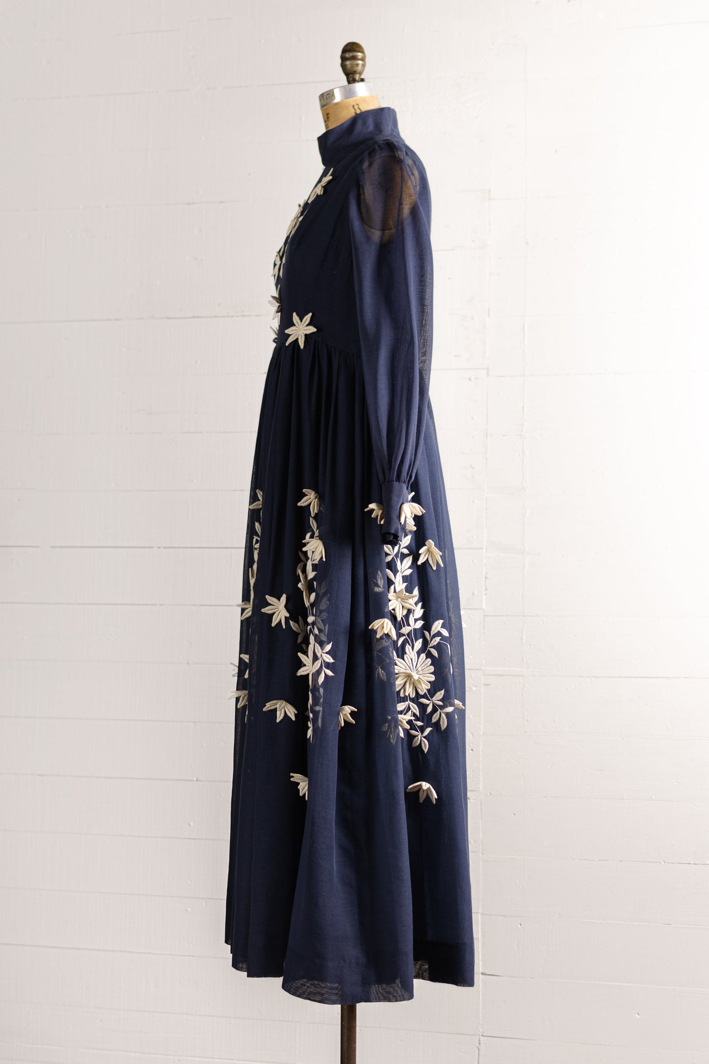 1970s Flawless Nan Duskin 3D Daisy Full Length Dress - Size S M - Second Sight Vintage