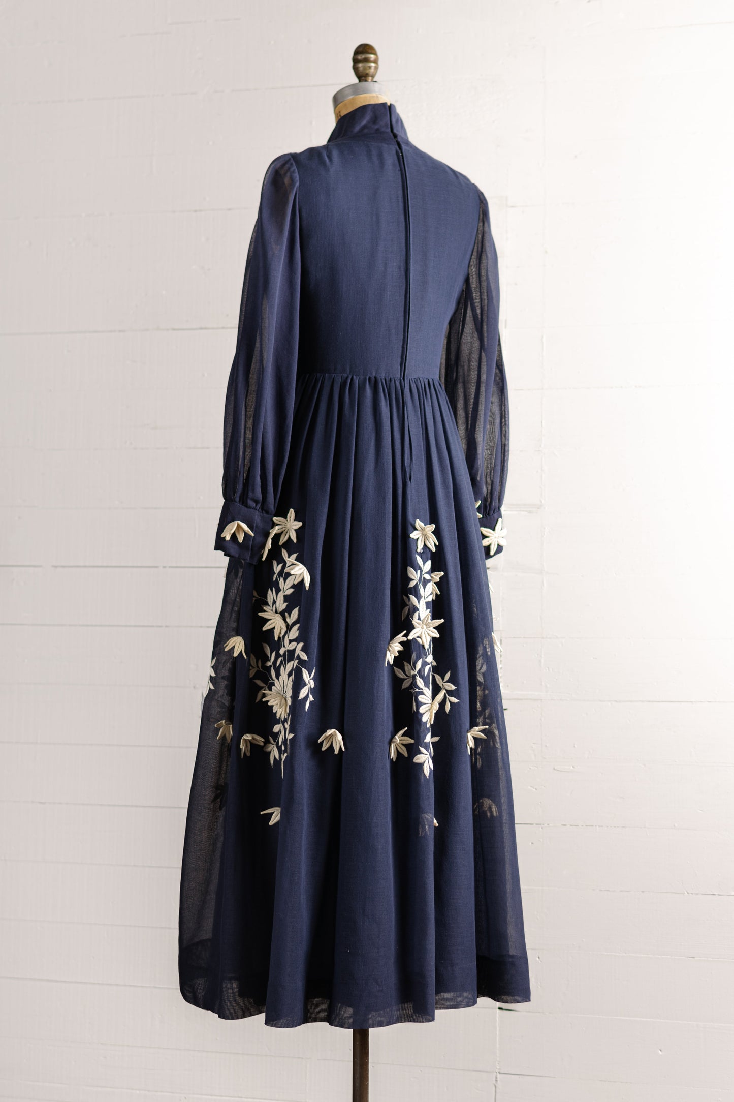 1970s Flawless Nan Duskin 3D Daisy Full Length Dress - Size S M - Second Sight Vintage