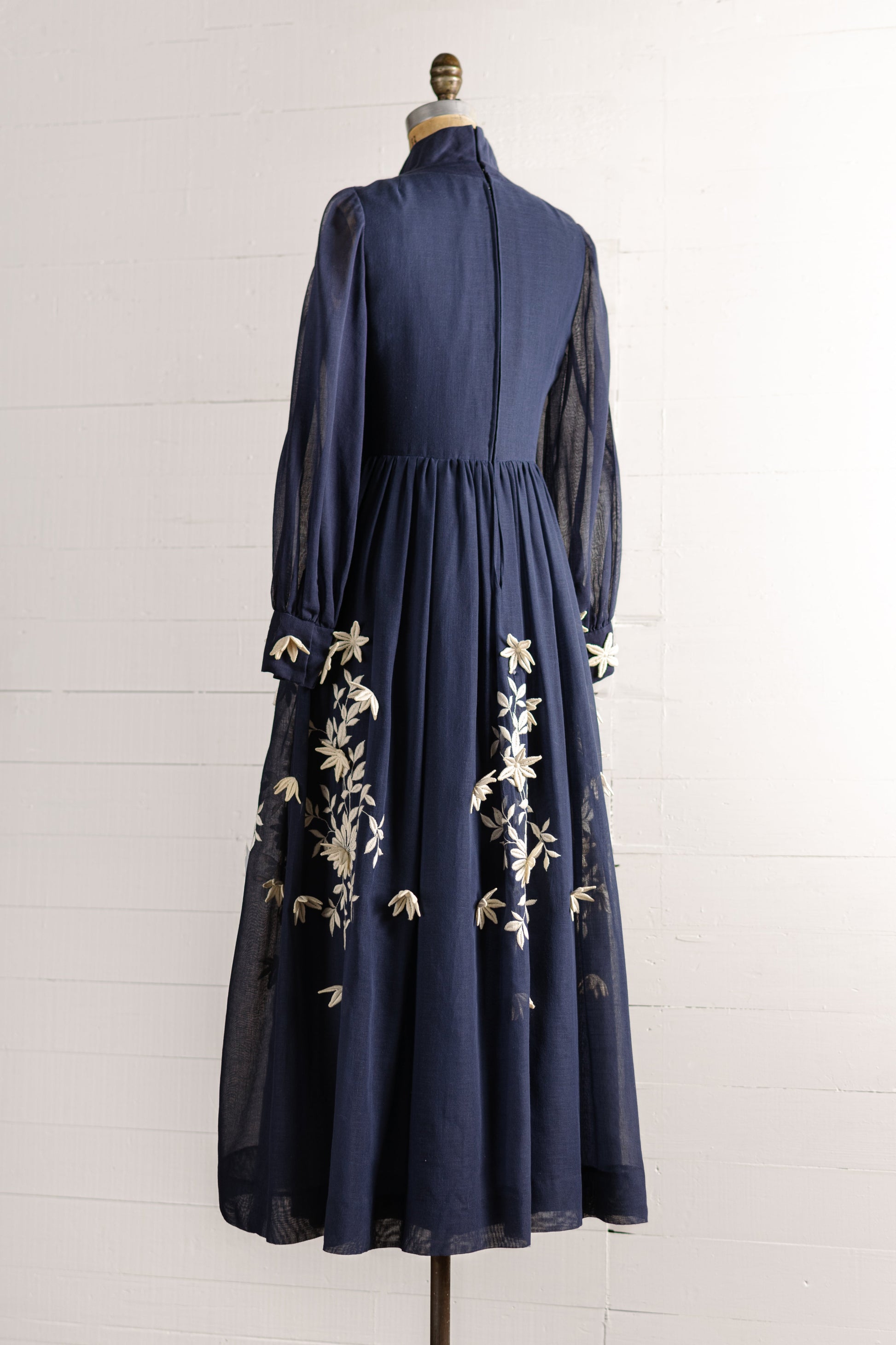1970s Flawless Nan Duskin 3D Daisy Full Length Dress - Size S M - Second Sight Vintage