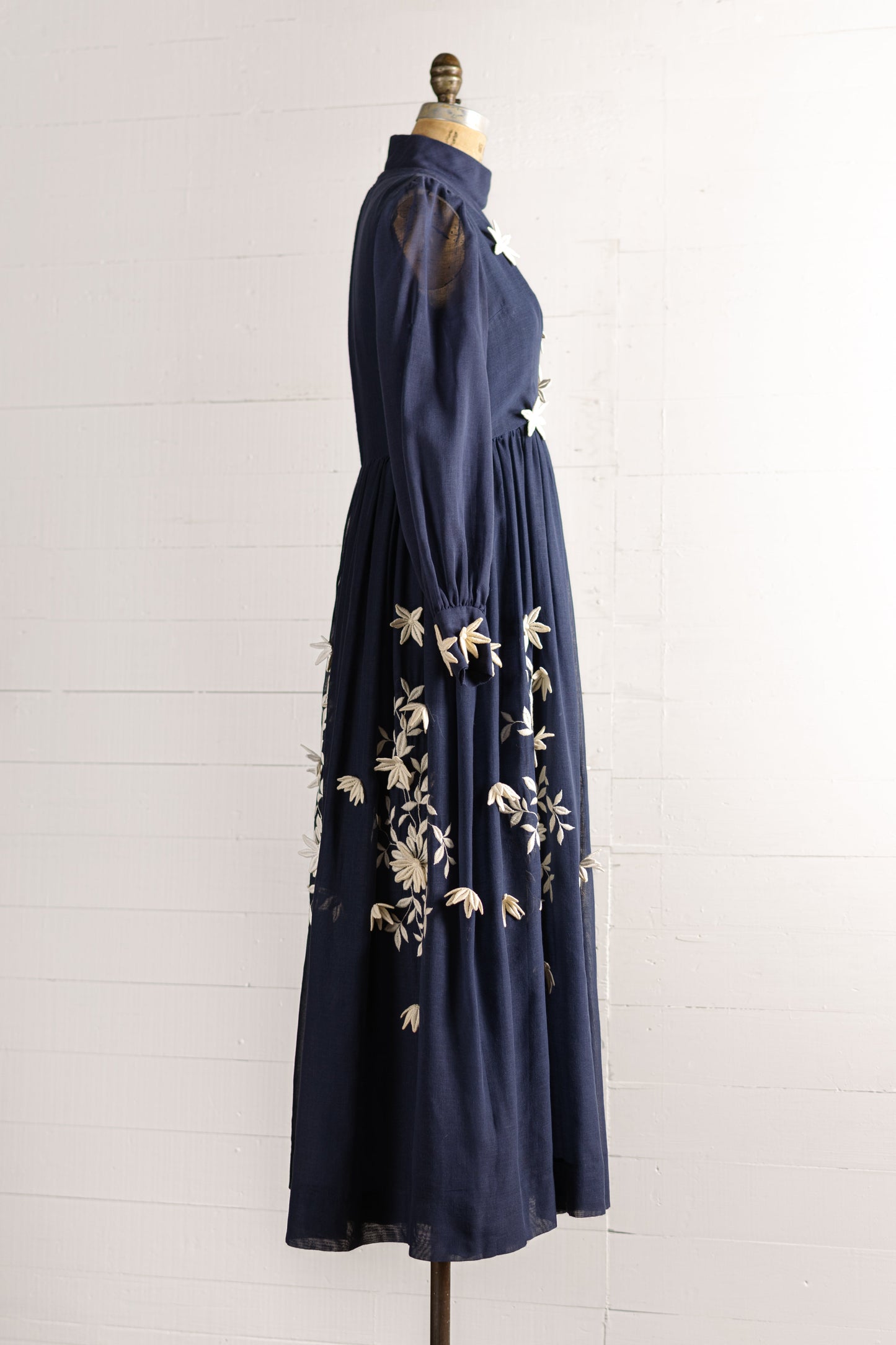 1970s Flawless Nan Duskin 3D Daisy Full Length Dress - Size S M - Second Sight Vintage
