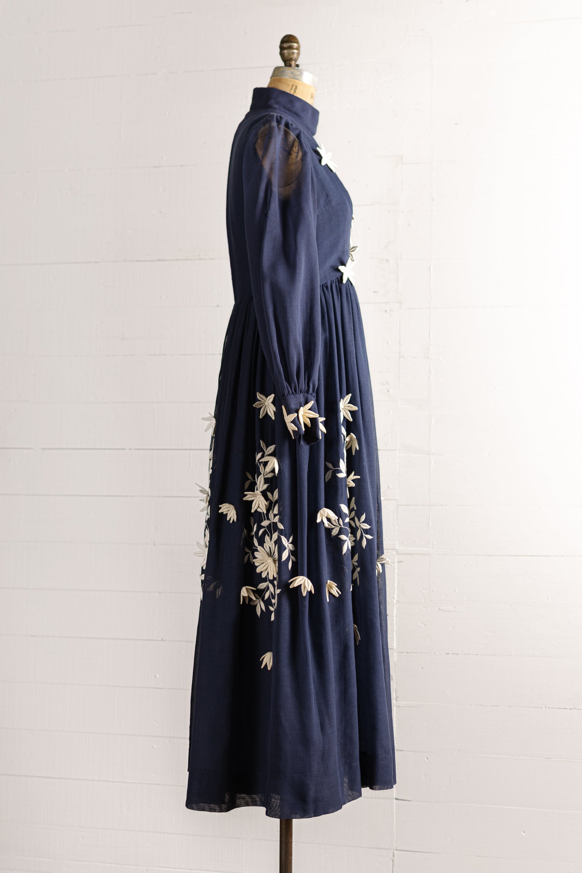 1970s Flawless Nan Duskin 3D Daisy Full Length Dress - Size S M - Second Sight Vintage