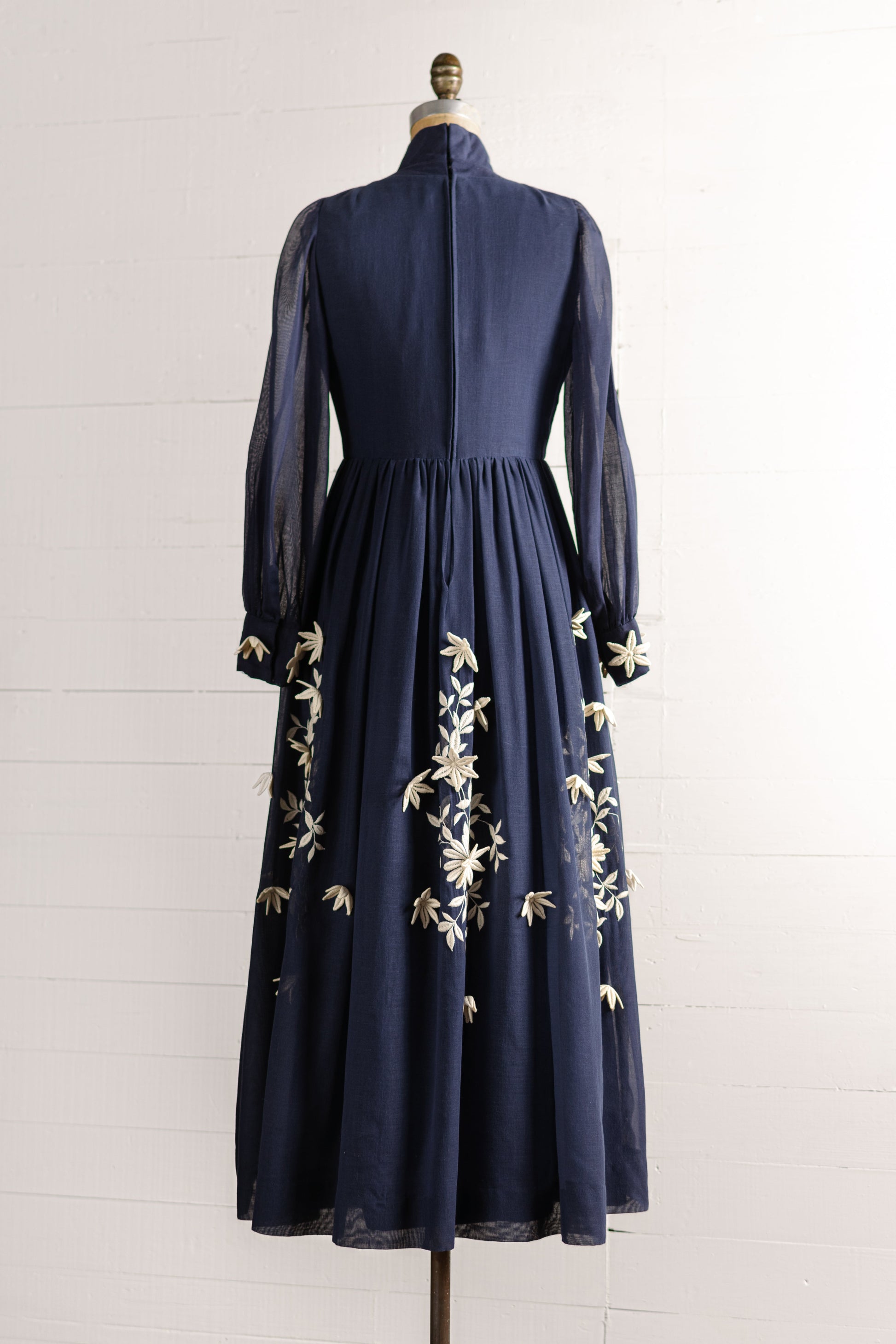 1970s Flawless Nan Duskin 3D Daisy Full Length Dress - Size S M - Second Sight Vintage